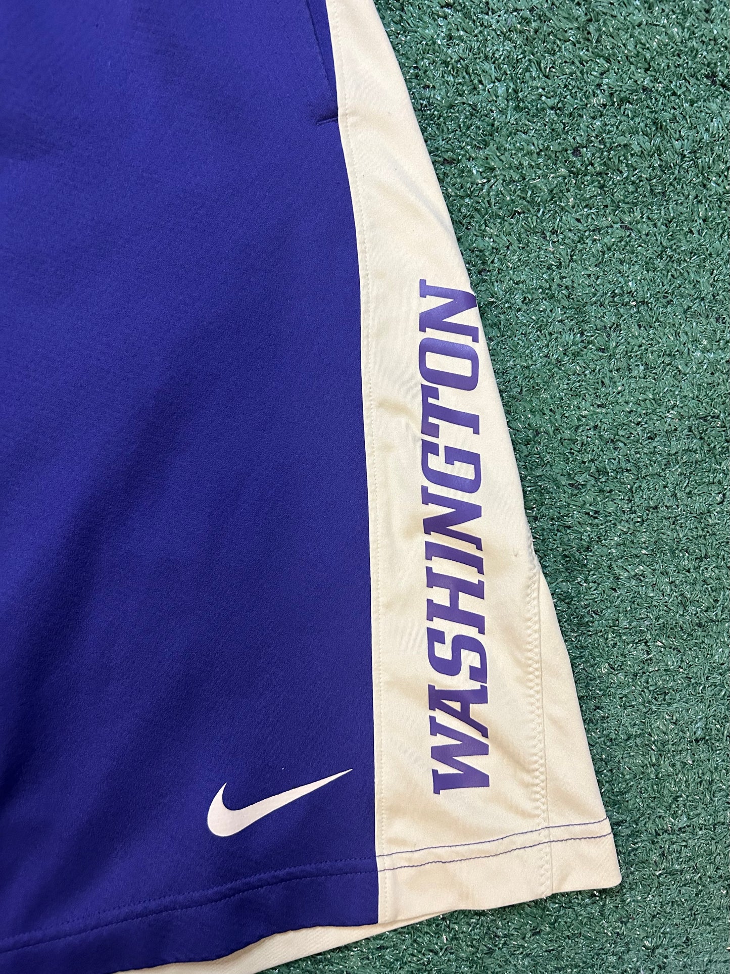 Nike UW University of Washington shorts