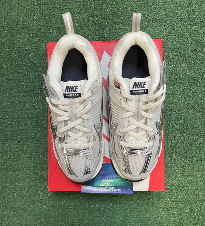 Nike Vomero 5 Photon dust chrome