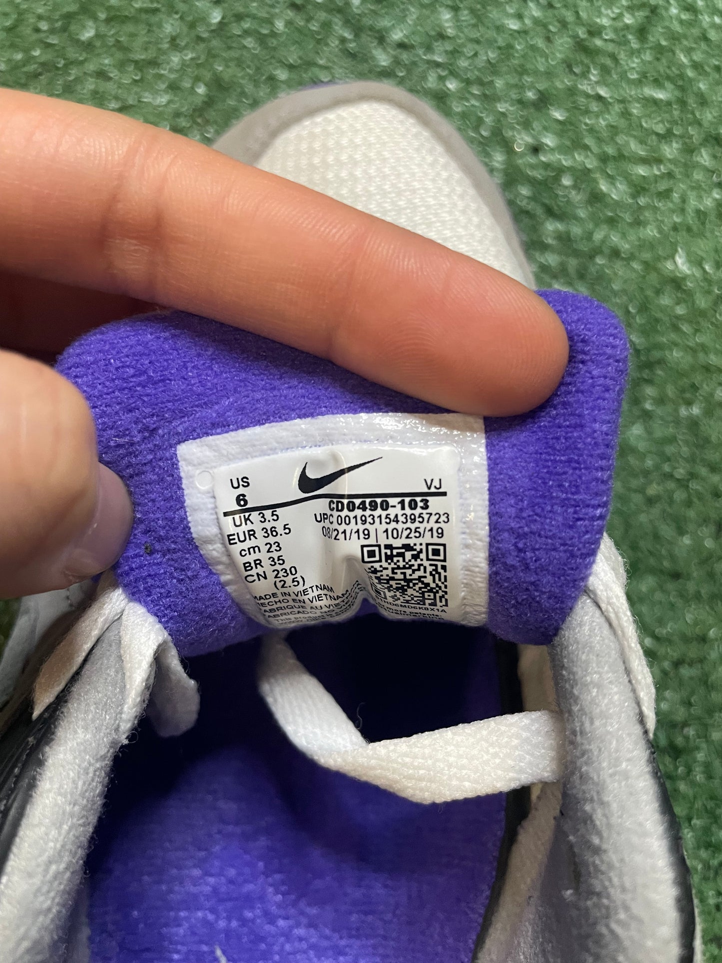 Air Max 90 hyper grape size 4.5youth/6women