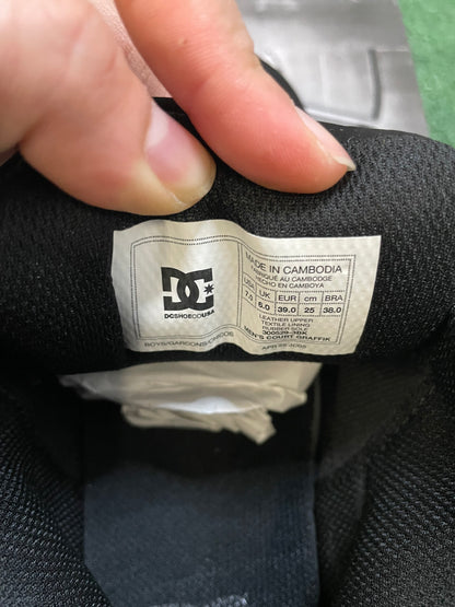 DC COURT GRAFFIK black