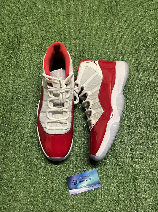 Jordan 11 cherry size 11.5men/13women