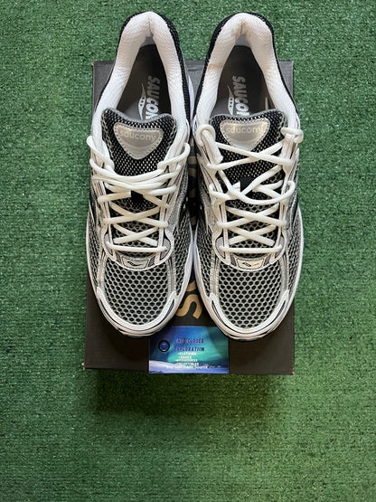 Saucony Progrid Omni 9 grey silver size 12men/13.5women