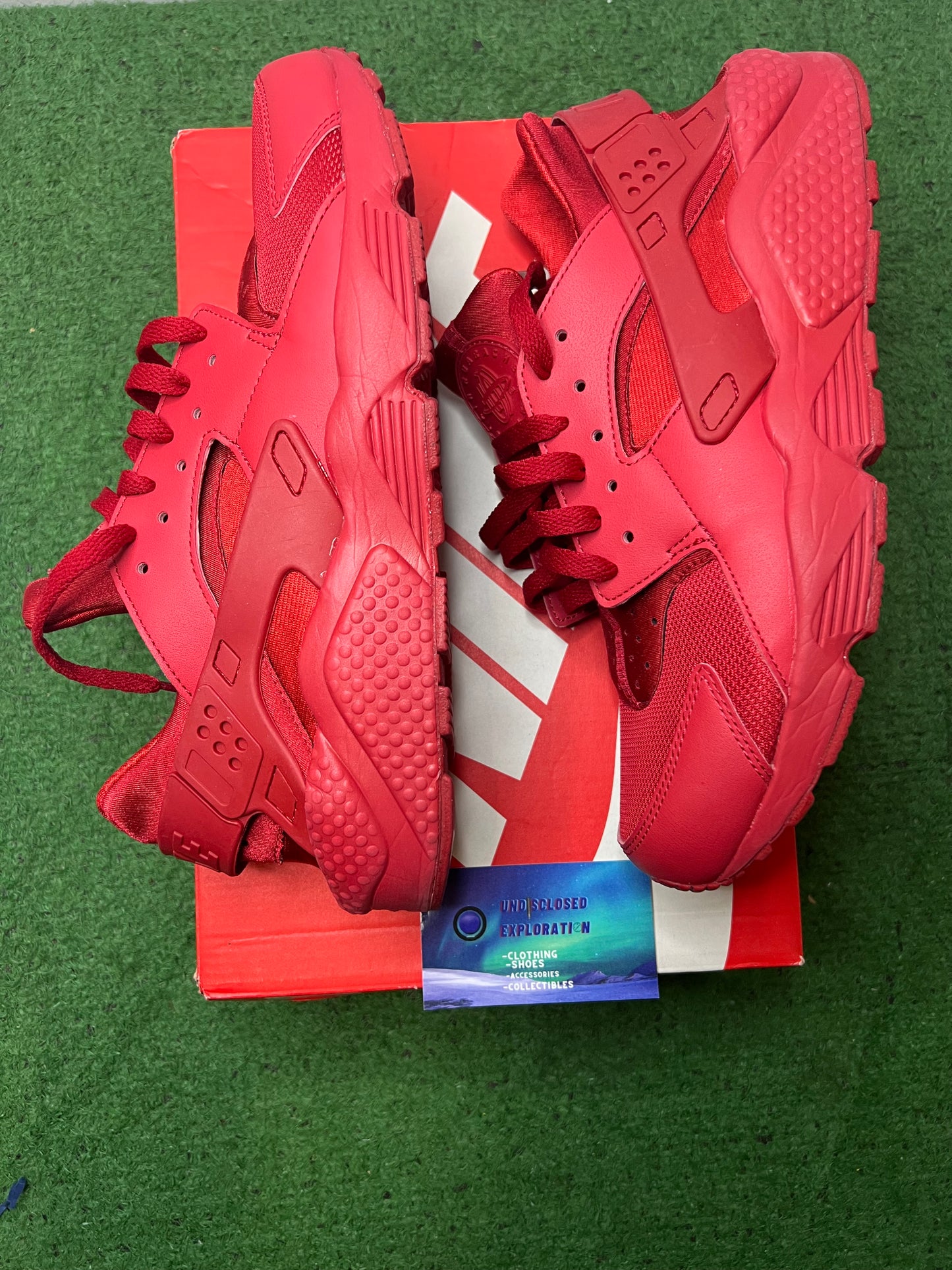Nike air huarache triple red size 10.5men/12women