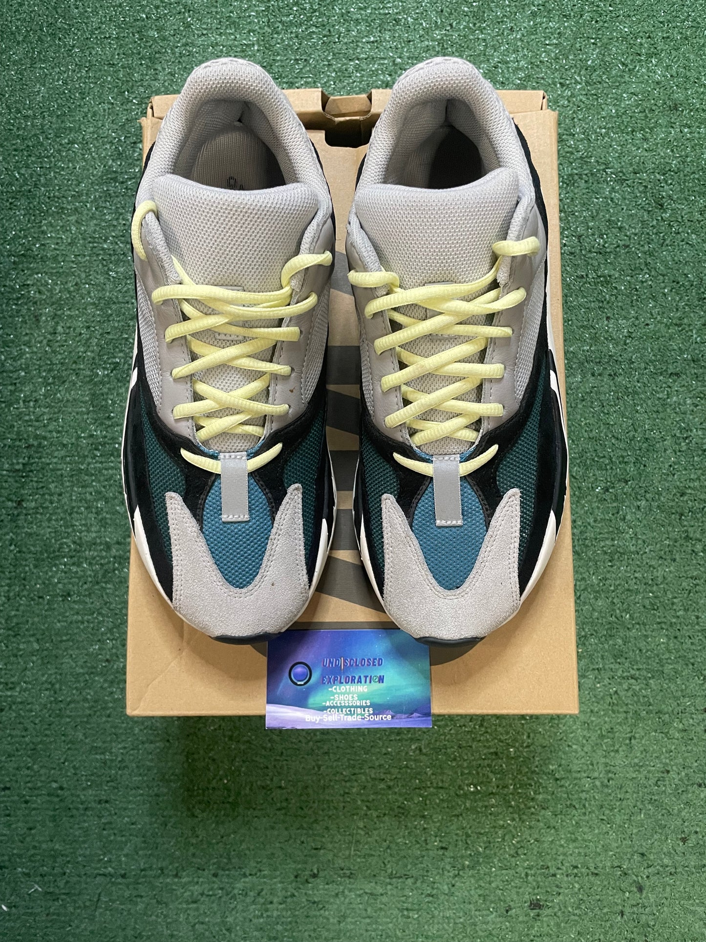 Yeezy Boost 700 waverunner size 8.5men/10women