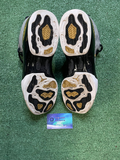 Jordan 17 trophy room size 10.5men/12women