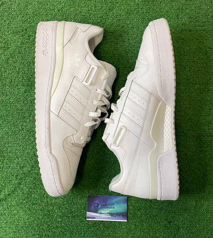 Adidas forum low triple white size 14men/15.5women