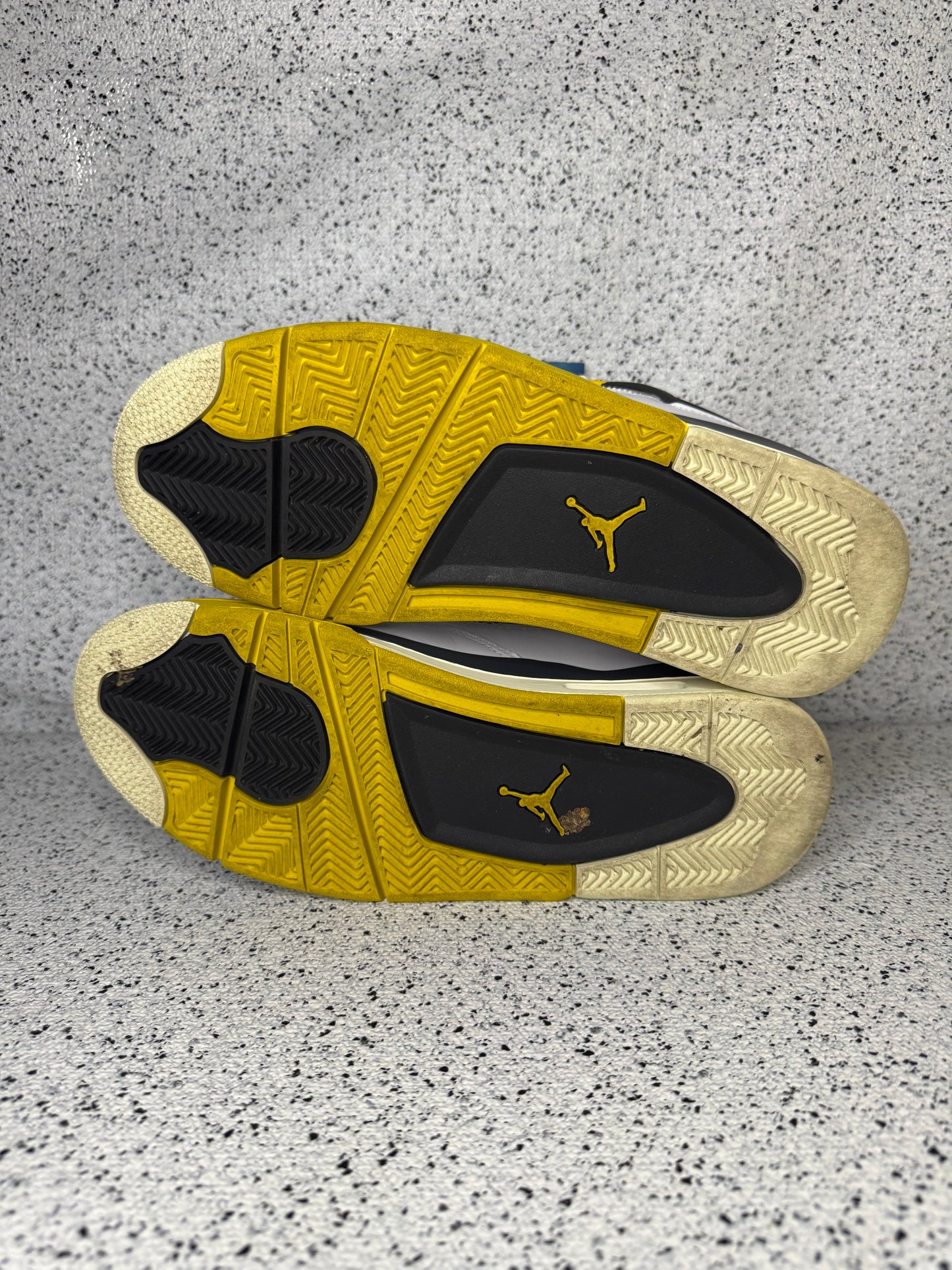 Jordan 4 Sulfur 9.5 Men/11 Women “Preowned”