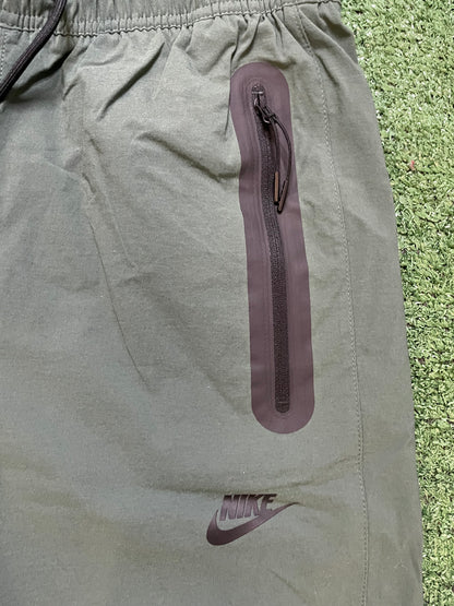 Nike tech woven dark green pants