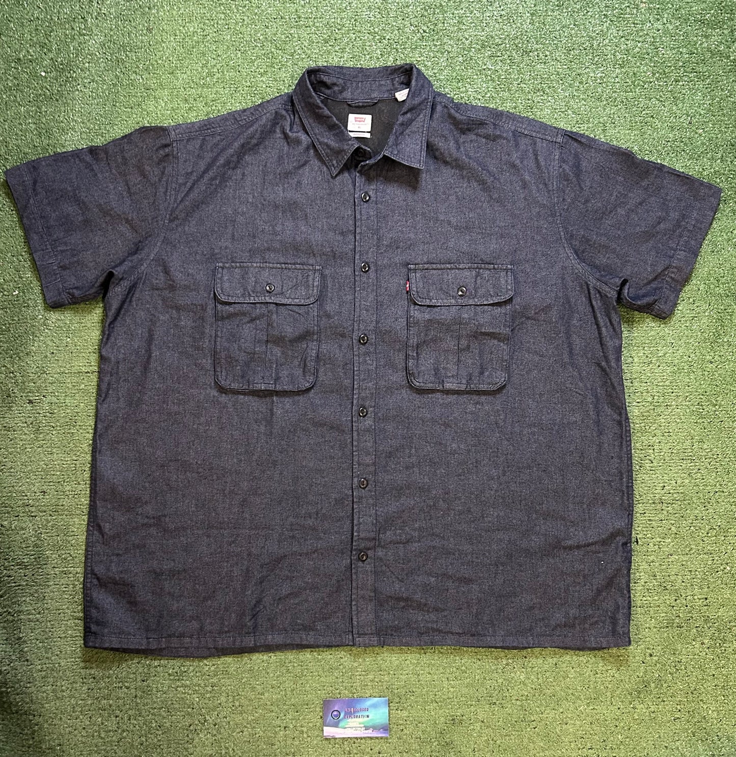 Levi’s navy button up