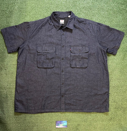 Levi’s navy button up