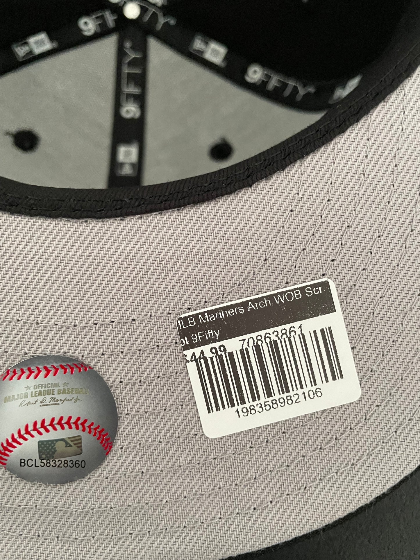 Seattle Mariners Black White Outline hat