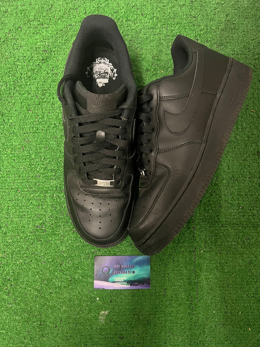 Air Force 1 low black size 11.5men/13women