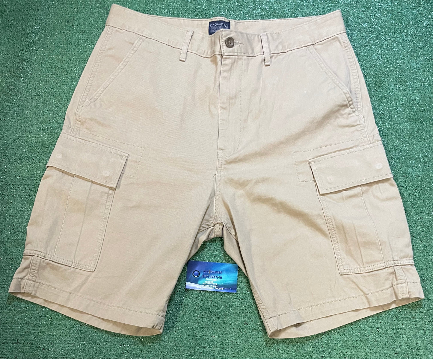 Levi beige cargo shorts