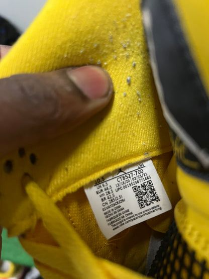 Jordan 4 lightning 2021 size 10.5men/12women