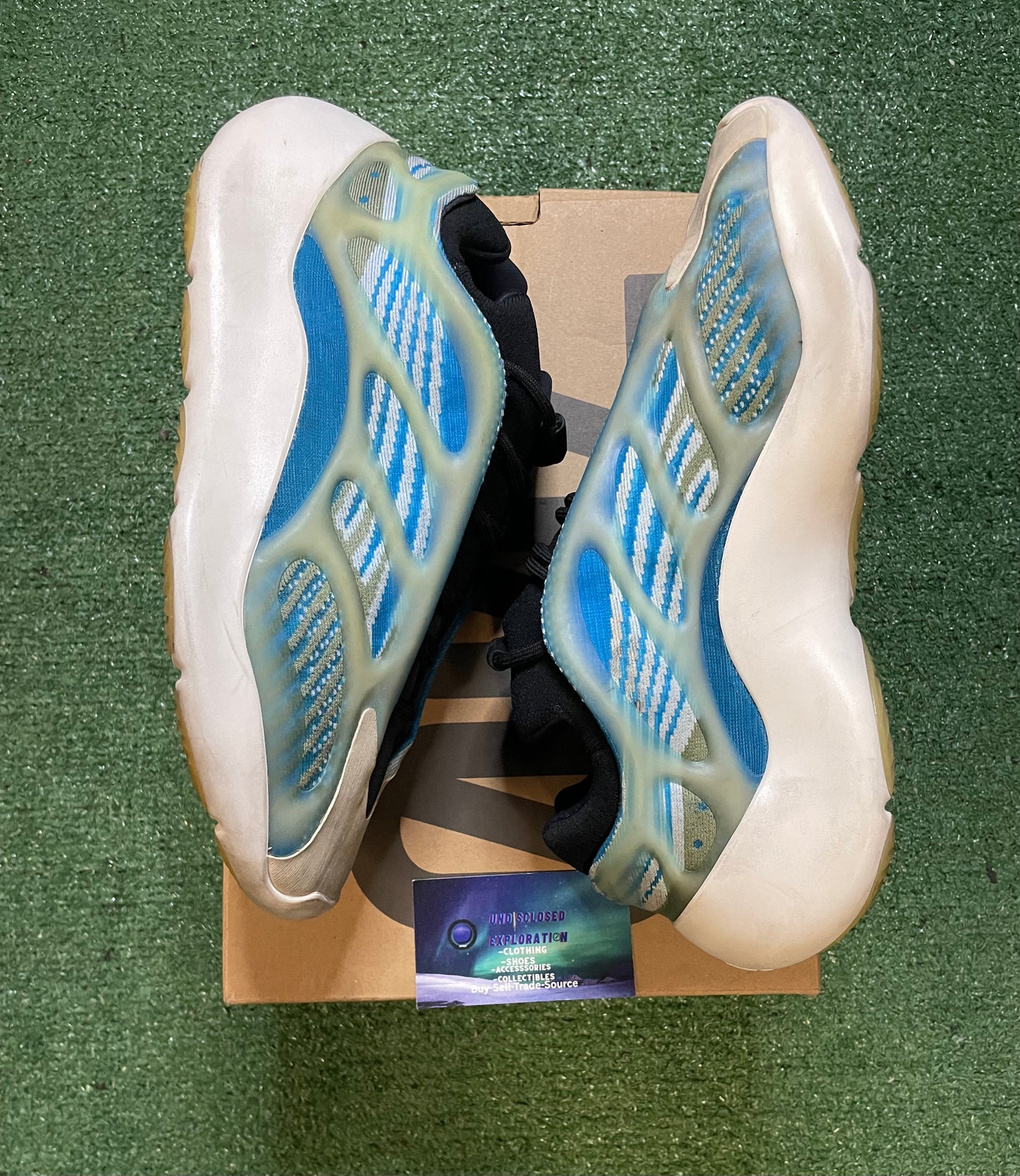 Yeezy 700 Azareth V3 size 10.5men/12women