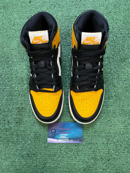 Nike Jordan 1 high yellow taxi size 4youth/5.5women