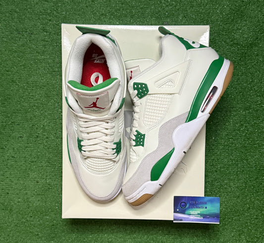Jordan 4 Pine Green 11.5 Men/13 Women “Preowned”