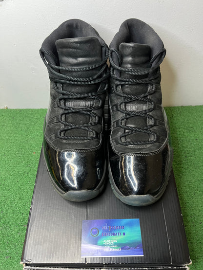 Jordan 11 cap and gown size 12men/13.5women