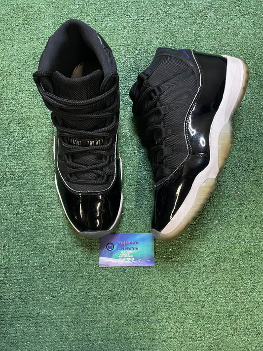 Air Jordan 11 space jam 2016 size 11men/12.5women