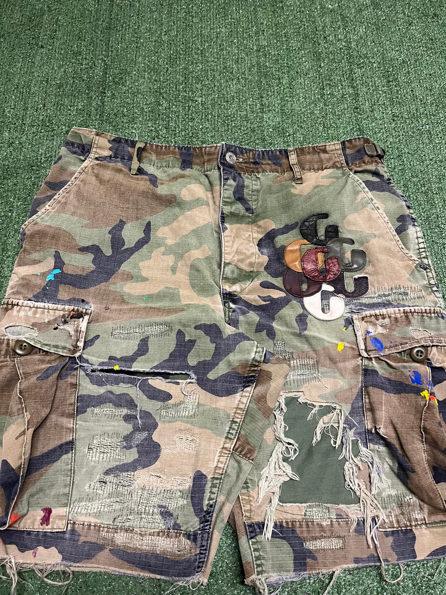 Gallery Dept G patch camouflage shorts