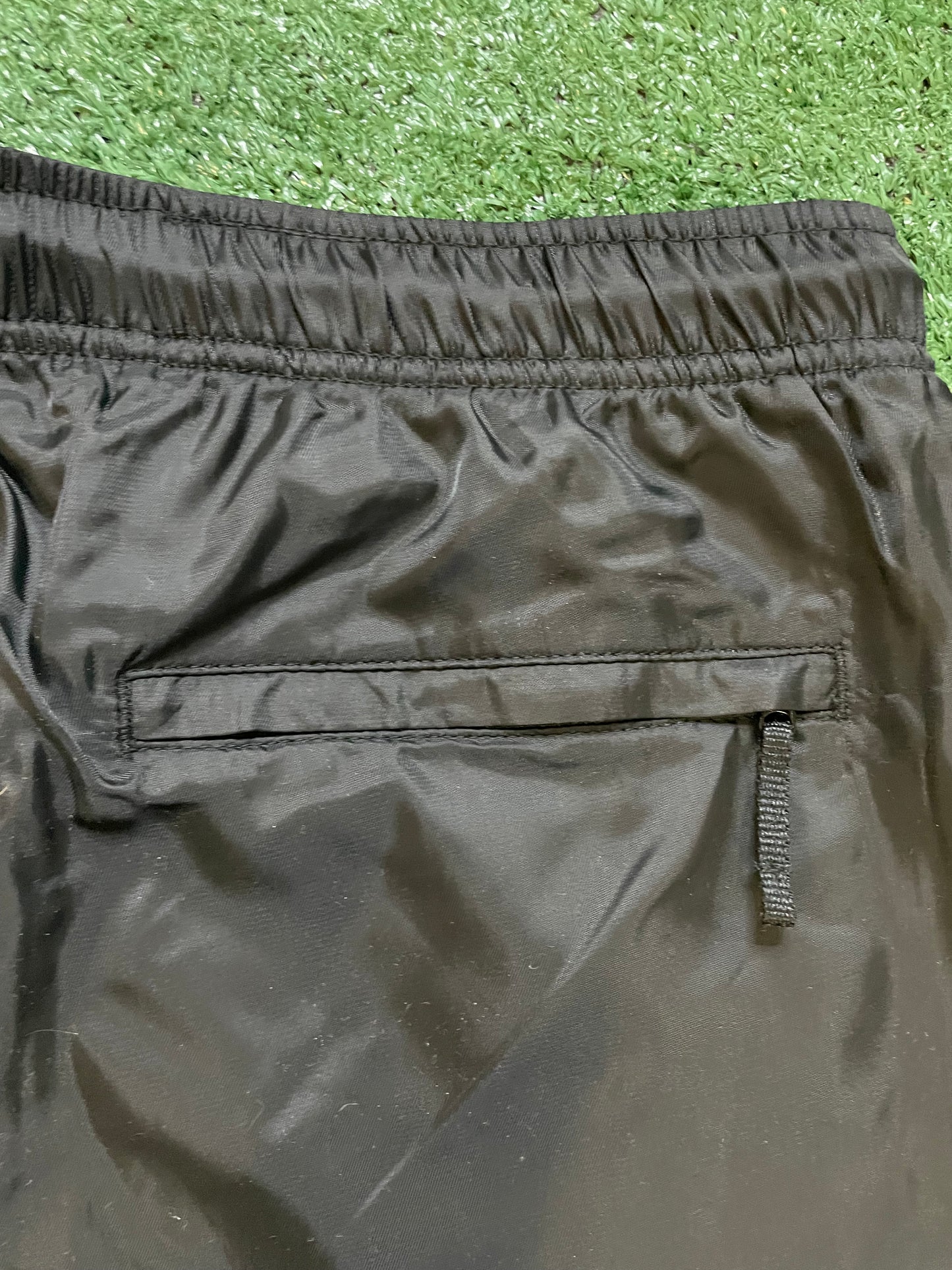 F1 Formula 1 racing black shorts