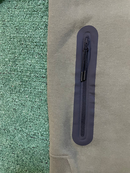 Nike Tech medium olive sweatsuit