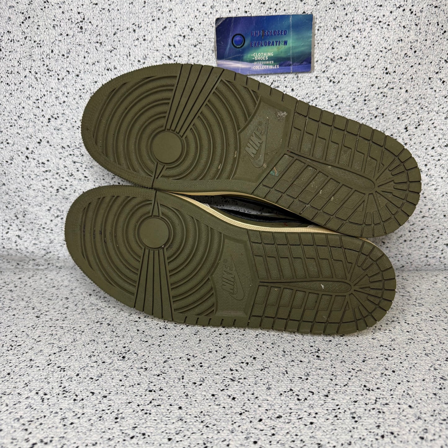Jordan 1 Low Medium Olive 9 Men “Preowned”