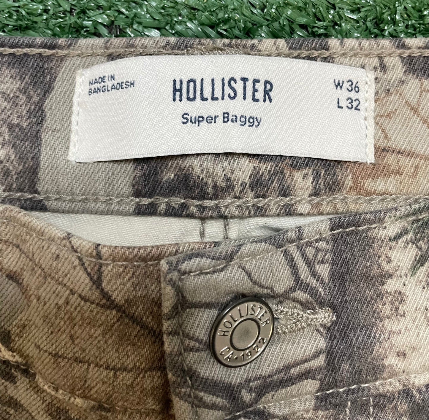 Hollister camo jeans