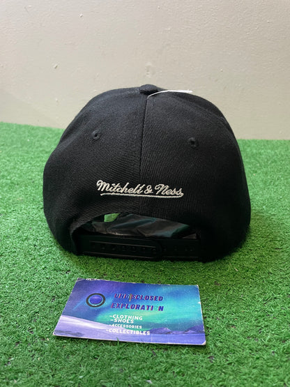 New York Yankees black and white Mitchell & Ness hat