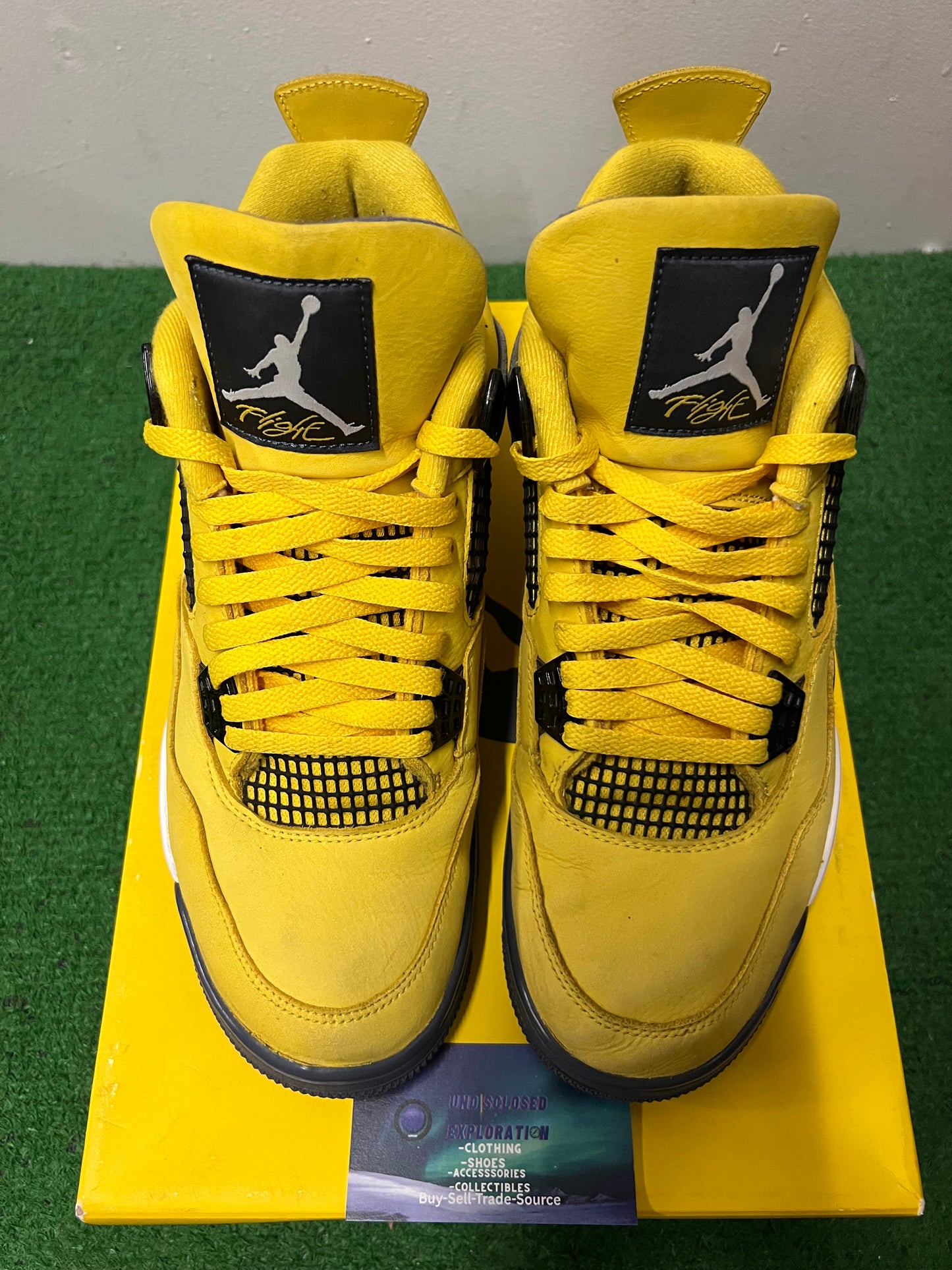 Jordan 4 lightning 2021 size 10.5men/12women