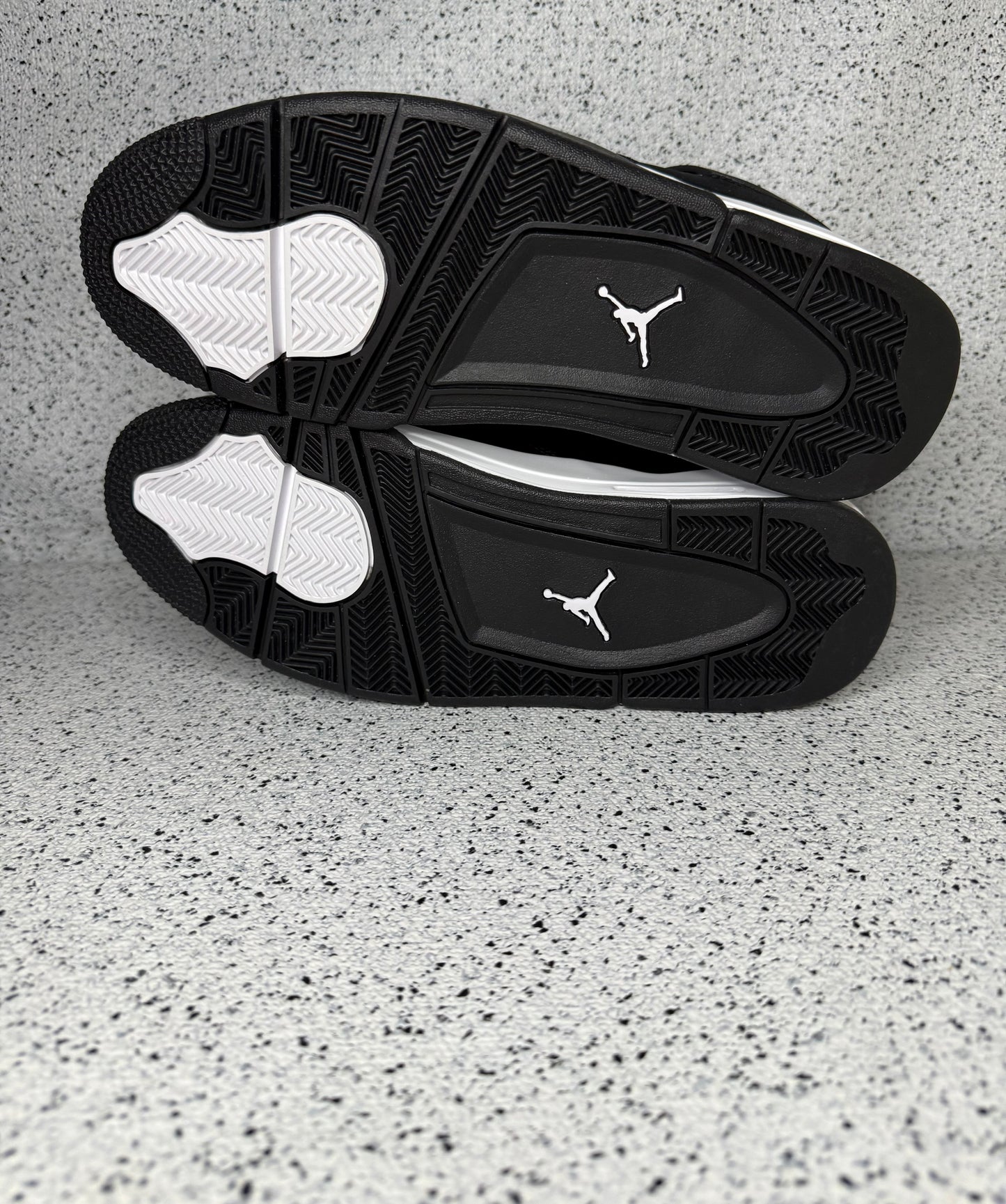 Jordan 4 White Thunder