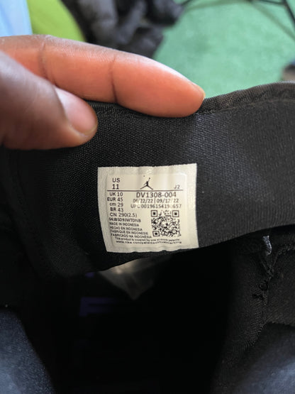 Jordan 1 mid space jam size 11men/12.5women