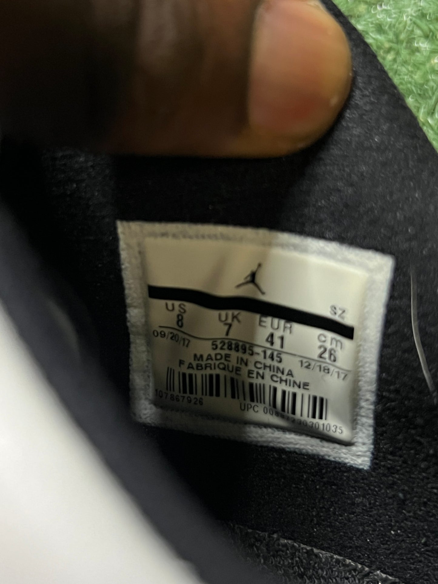 Jordan 11 low emerald size 8men/9.5women