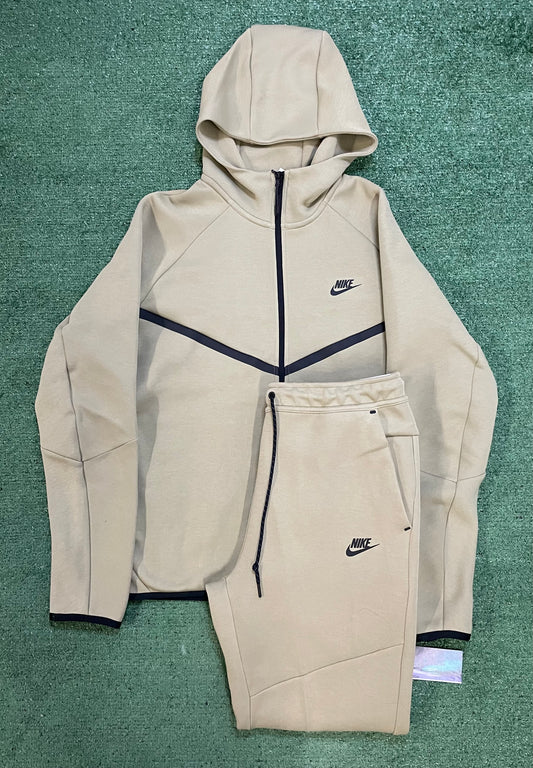 Nike tech fleece neutral olive sweatsuit
