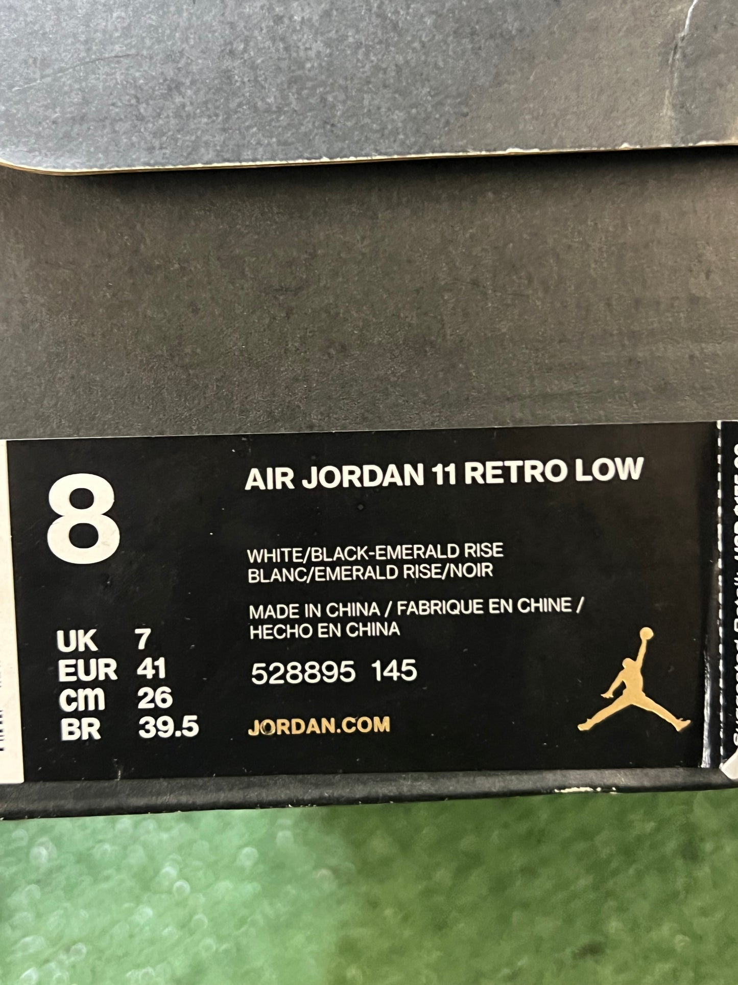 Jordan 11 low emerald size 8men/9.5women