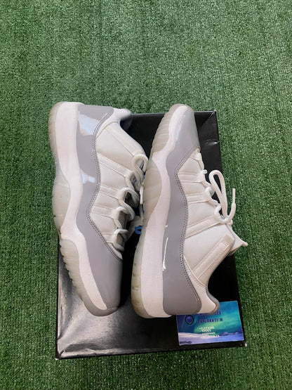 Jordan 11 low cement grey size 10men/11.5women