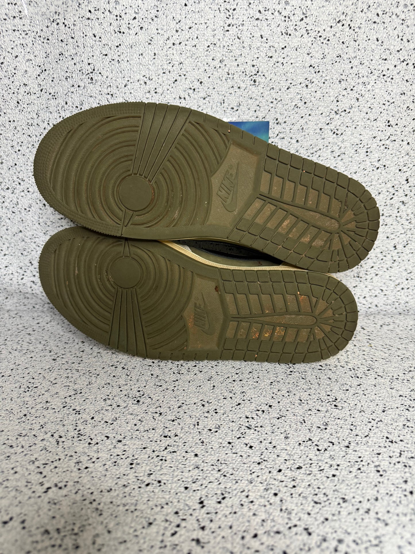Jordan 1 Low Travis Scott Medium Olive 9.5 Men/11 Women “Preowned”