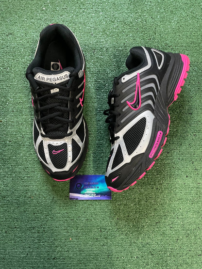 Nike air Pegasus black pink blast size 10men/11.5women