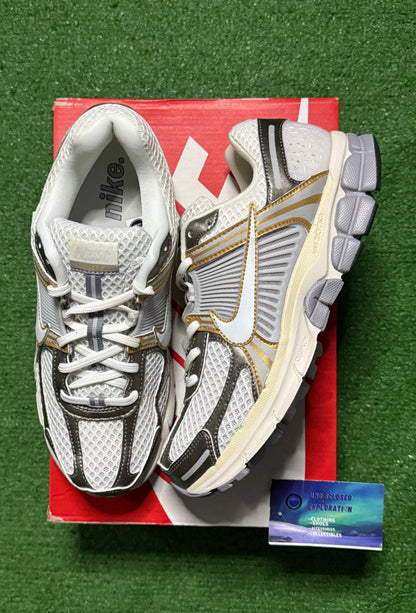 Nike Vomero 5 Platinum Tint