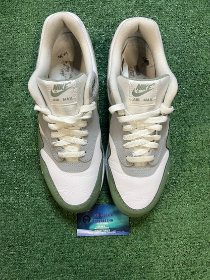 Nike air max 1 spiral sage size 10men/11.5women