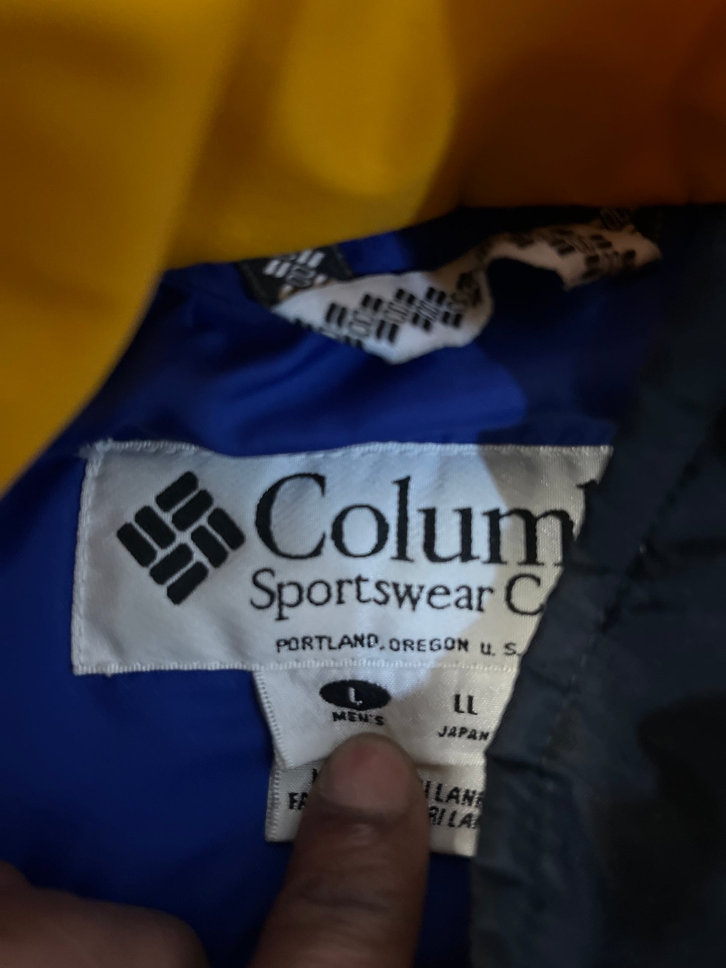 Vintage 1990s Columbia Spellout big logo puffer jacket