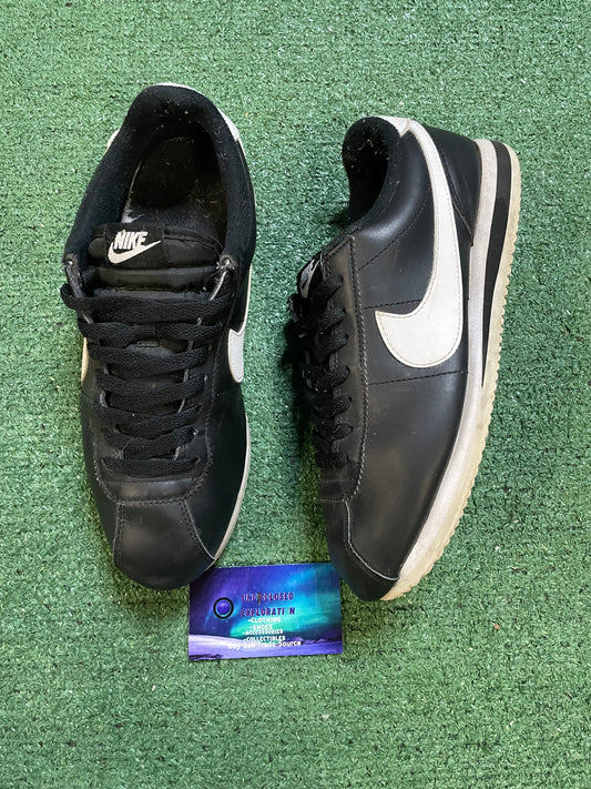 Nike black leather Cortez size 8.5men/10women