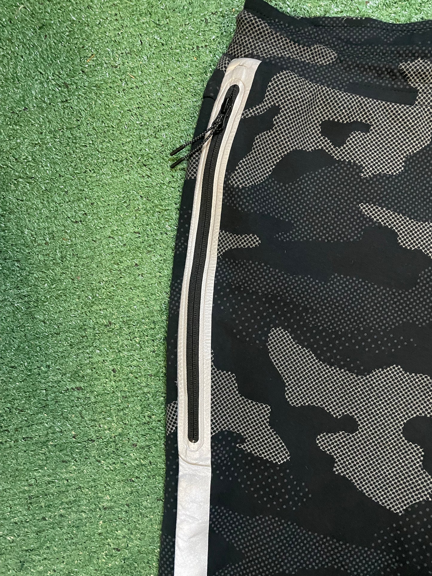 Nike tech fleece hero camo pants