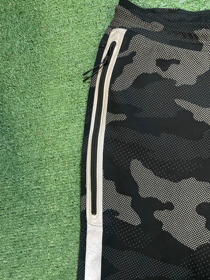 Nike tech fleece hero camo pants