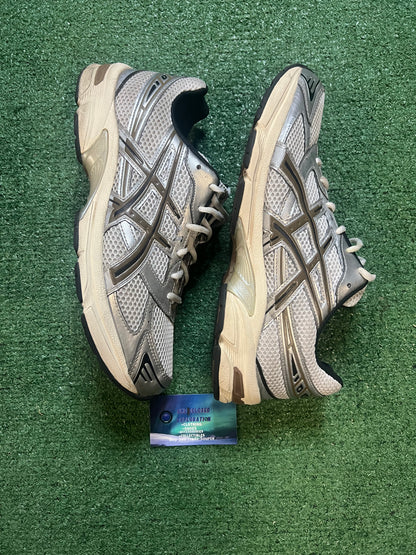 ASICS Gel 1130 white canyon size 12men/13.5women