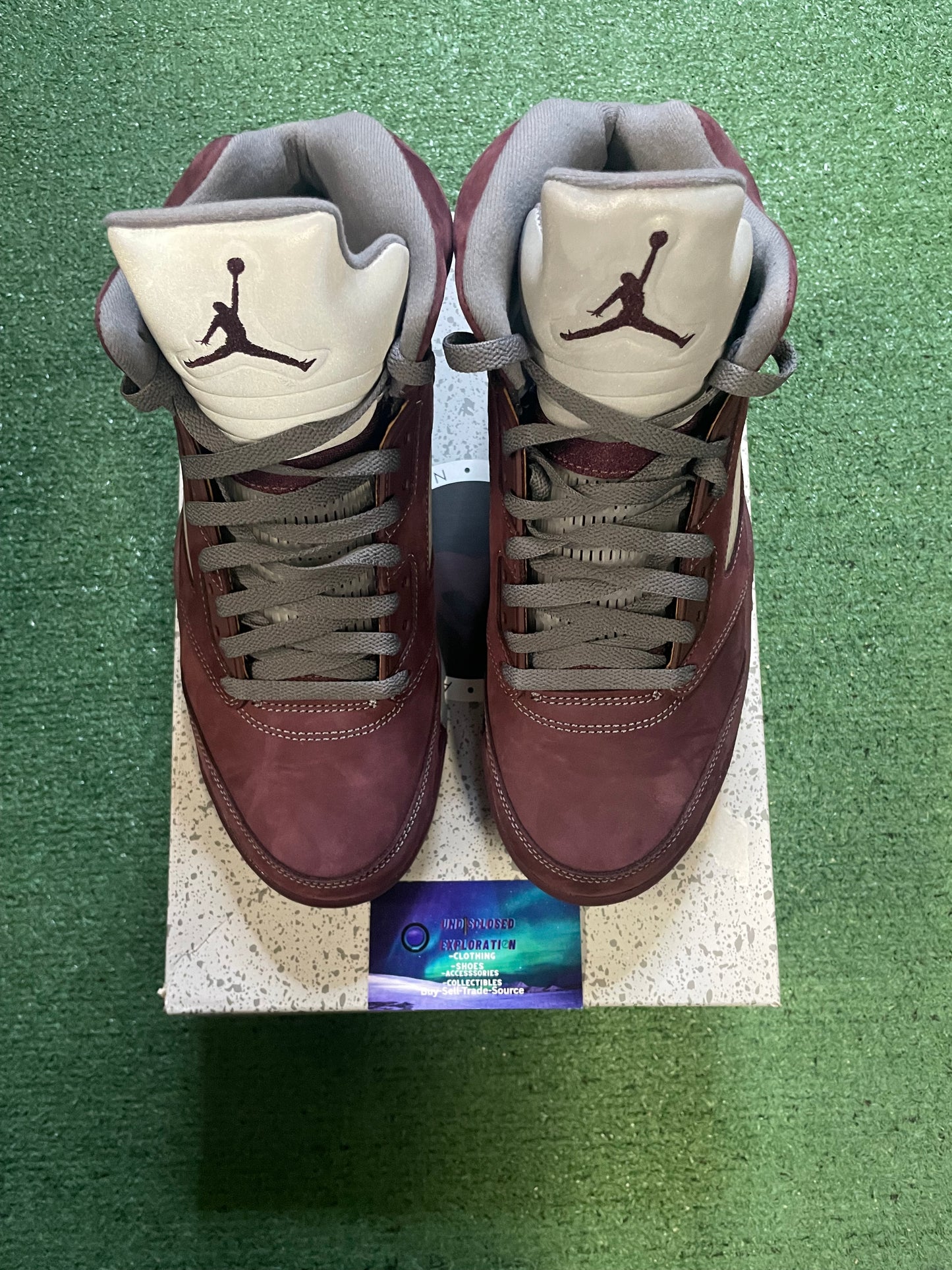 Air Jordan 5 burgundy size 10men/11.5women