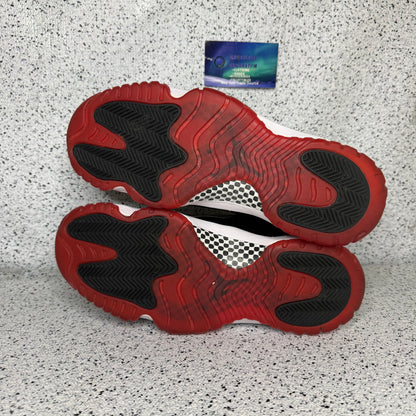 Jordan 11 Bred 9 Men “Preowned”