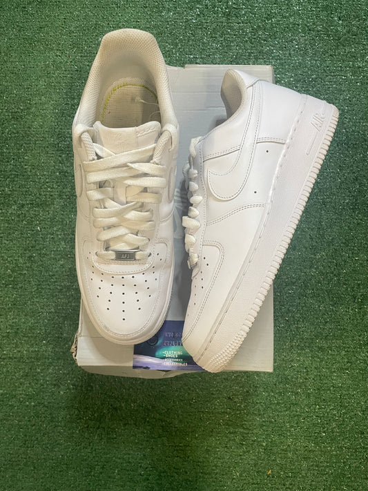 Nike Air Force 1 low triple white size 9men/10.5women