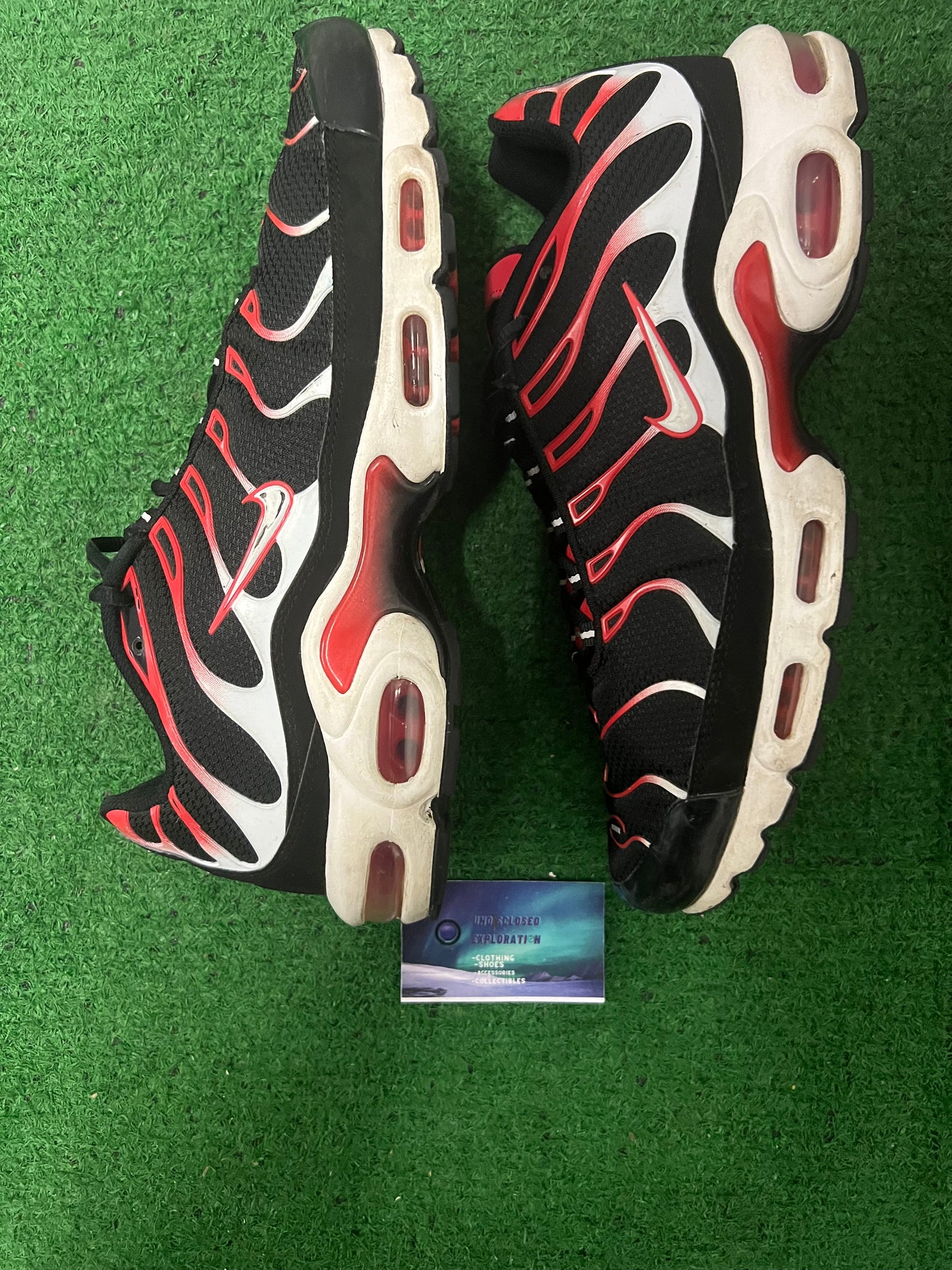 Nike air max plus black white university red size 11men/12.5women