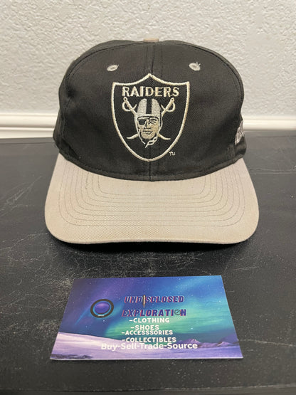 Vintage 1990s Raiders black and grey hat